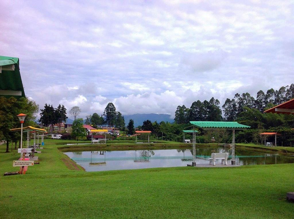 Finca Recreacional Marcelandia Santa Rosa de Cabal Exterior photo